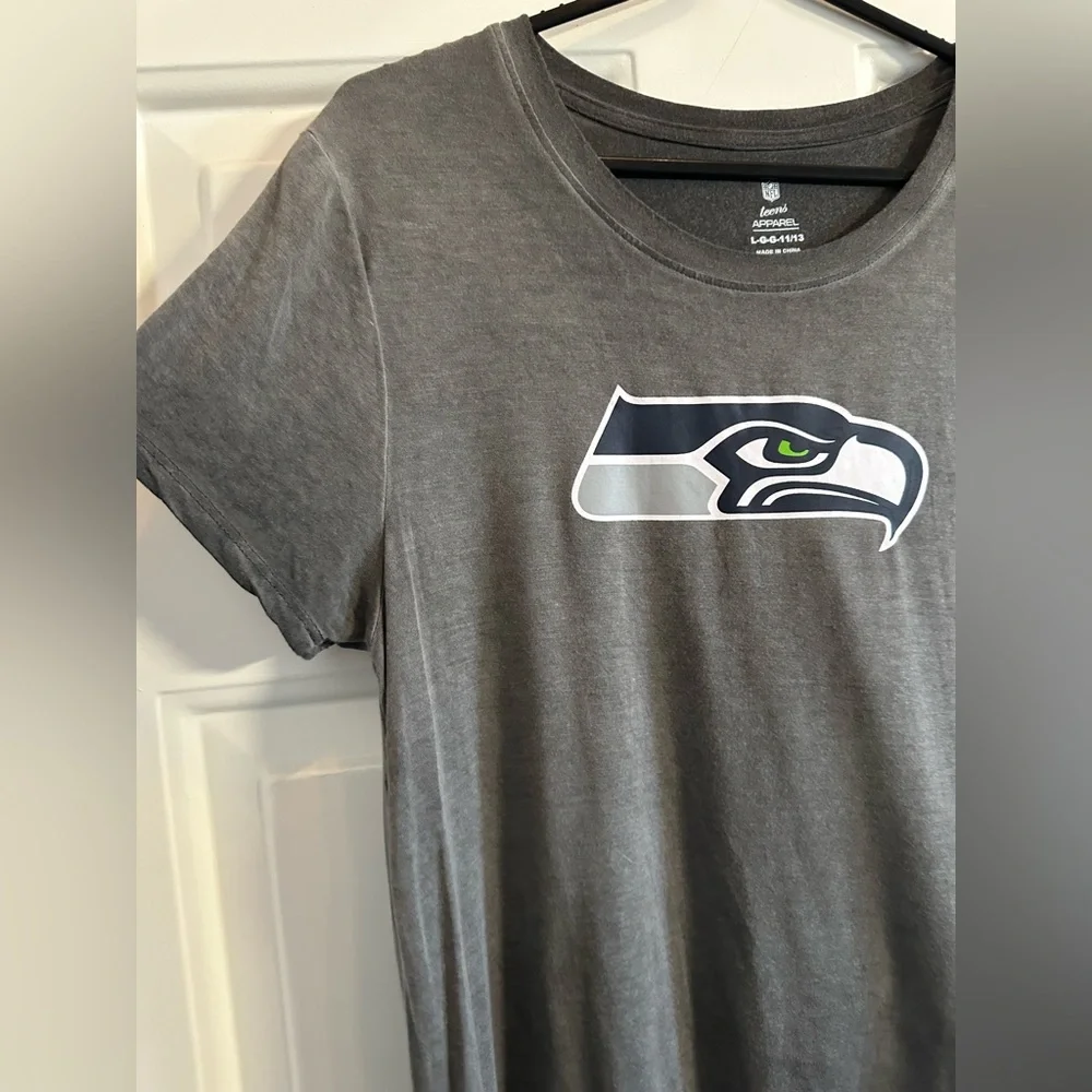 Seattle Seahawks NFL Apparel Women Teens Size L Grey Football Logo T-Shirt - Picture 5 of 7
